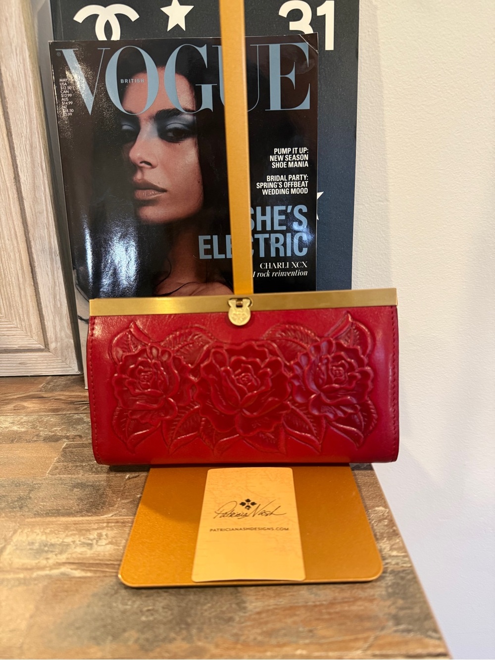 Patricia Nash Tooled Leather Rose Kiss Lock Wallet Clutch Red Floral Wallet